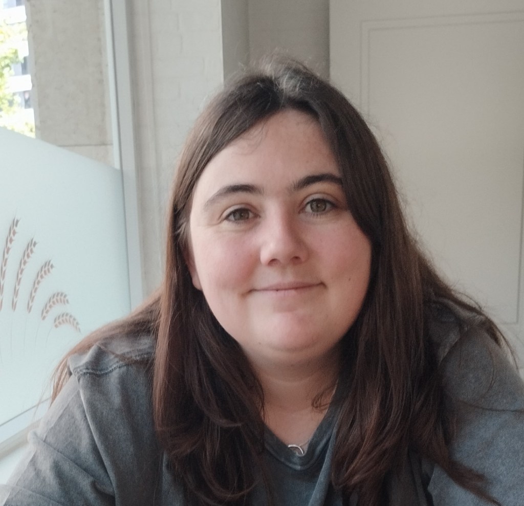 Ainara Villaño (I): «Vivimos en un contexto de ‘economía de la atención’ en el que la política compite con muchos estímulos»